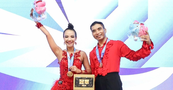 Vietnamese dancesport pair wins gold at 2025 Senior Olympics