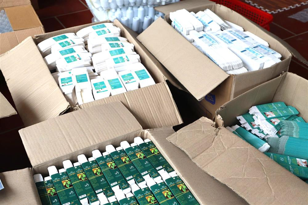 mỹ phẩm giả.jpg