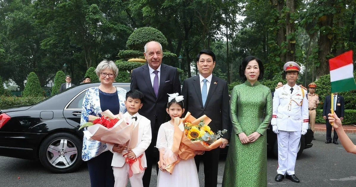 Hungarian President, spouse wrap up Vietnam visit