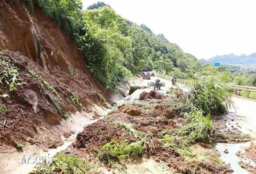PM urges swift action to tackle threats of heavy rains, landslides, flash floods