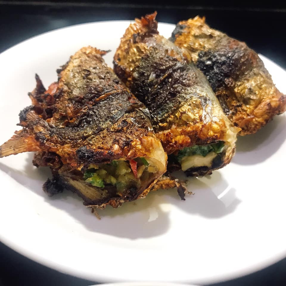 phương linh phạm cá chuồn muối hành.jpg