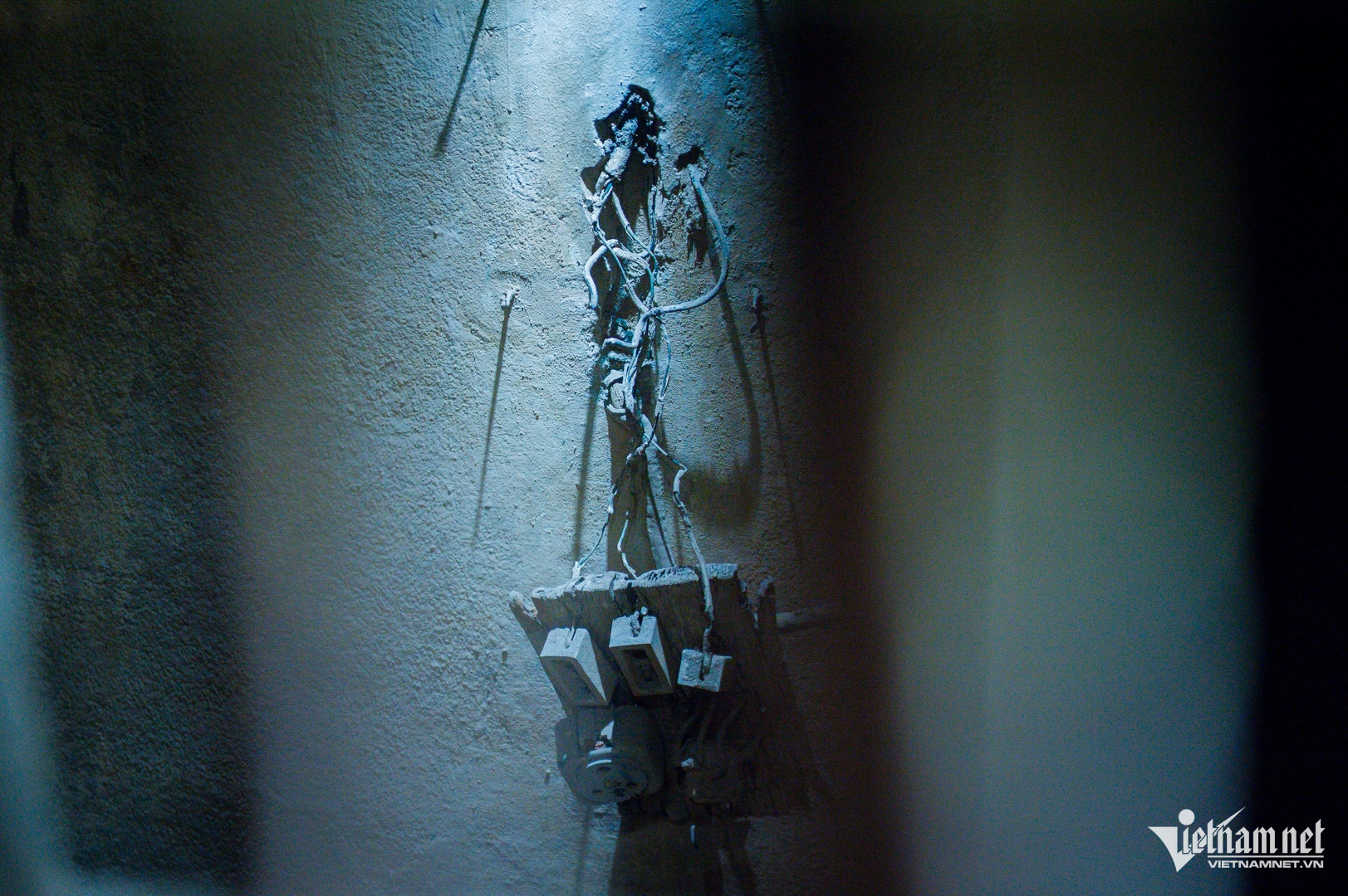 hanoi bomb shelter2.jpg