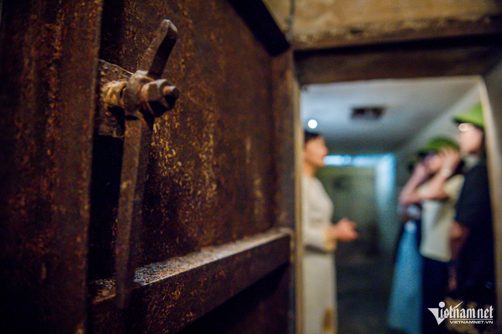 hanoi bomb shelter7.jpg
