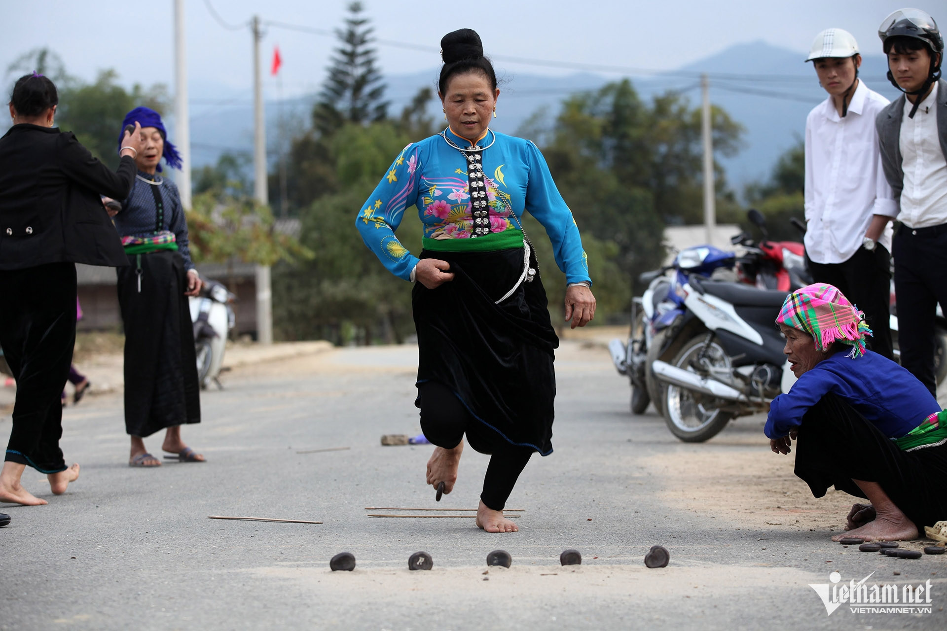 W-Tro Choi DT Thai 10.jpg