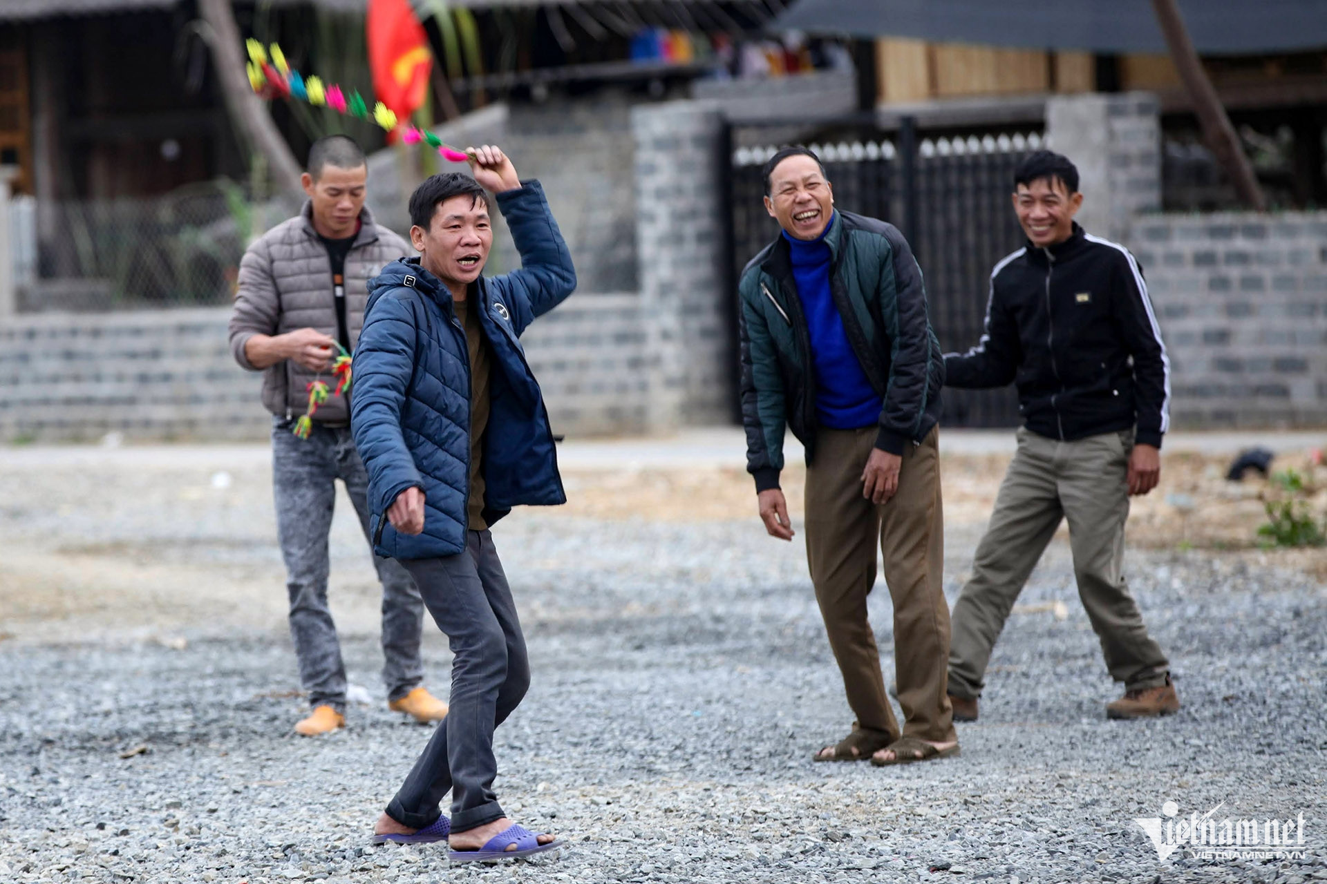 W-Tro Choi DT Thai 2.jpg