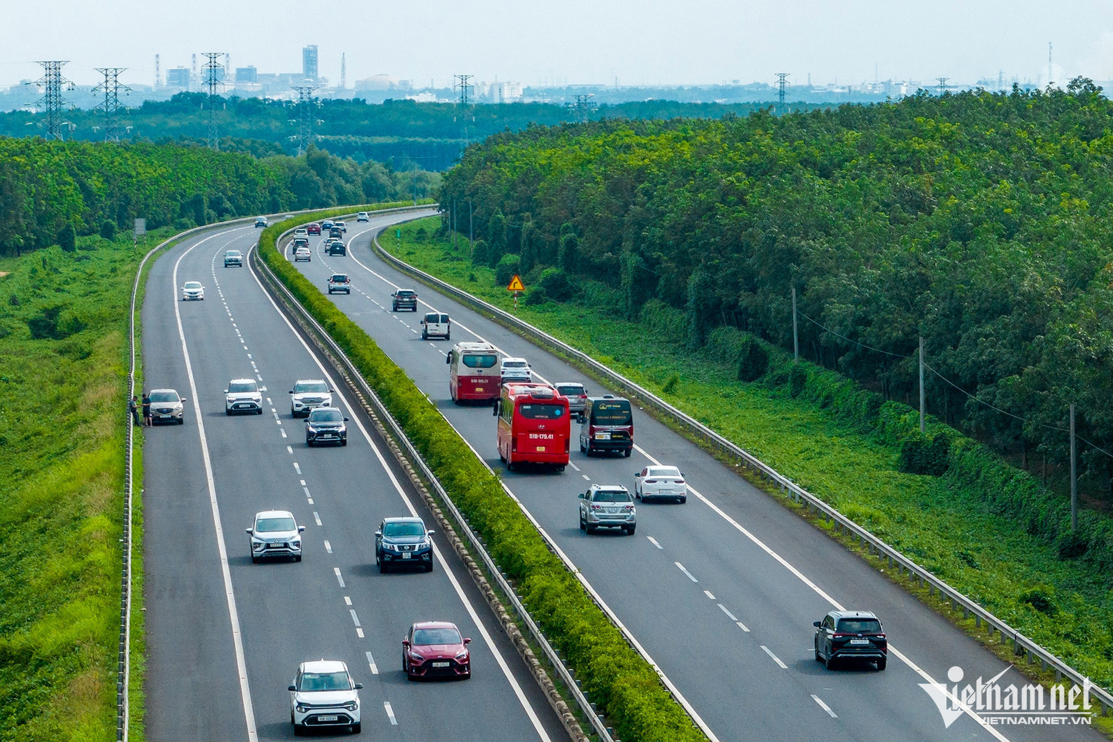 expressway vietnam.jpg