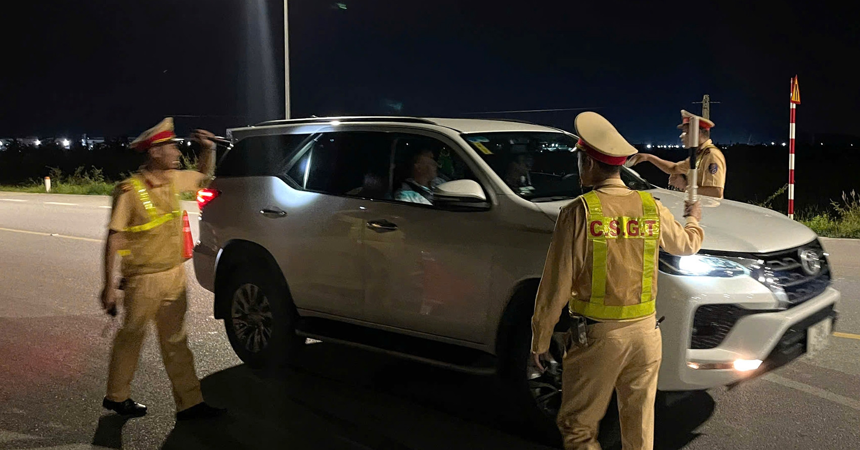 Quang Ninh police launch overnight search after armed bank robbery