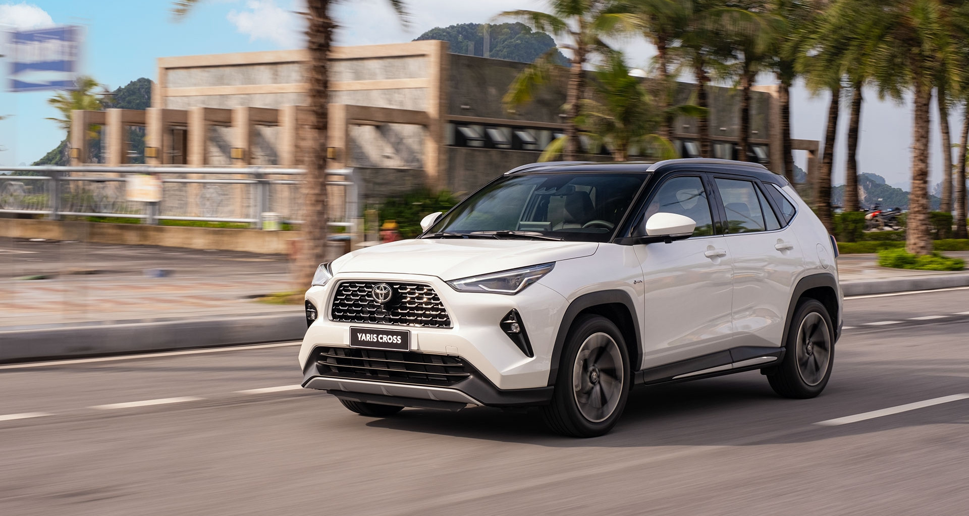 Toyota recalls Yaris Cross HEV in Vietnam over loose panoramic glass roof