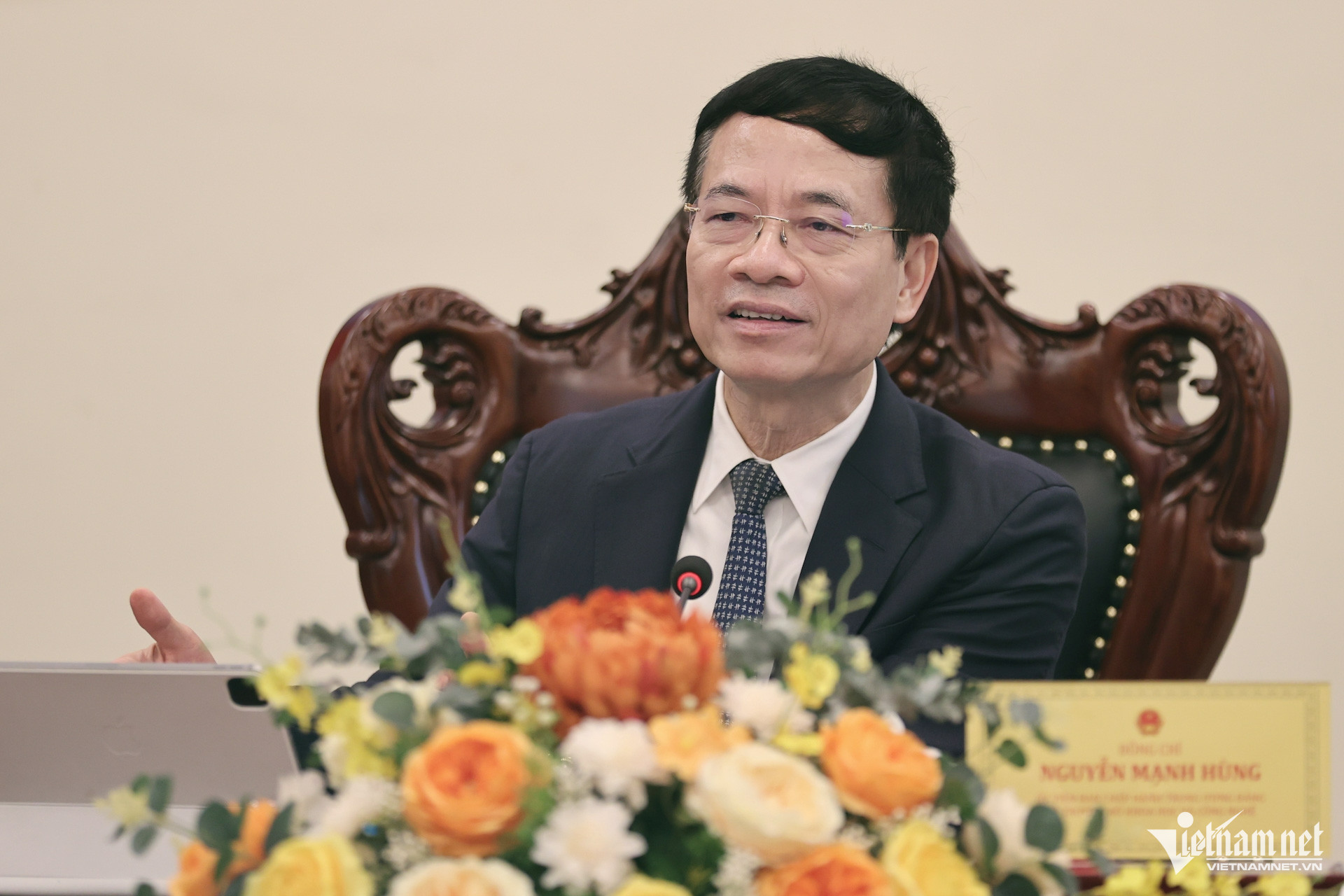 W-Bộ trưởng Nguyễn Mạnh Hùng làm việc tại Viện NLNT.jpg