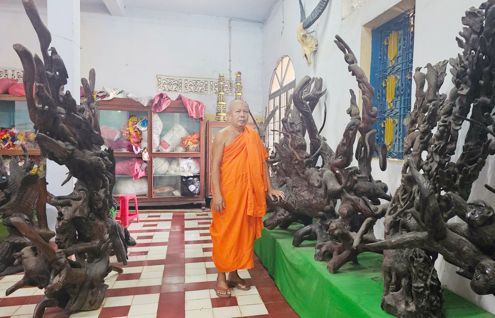 Trụ trì chùa.jpg