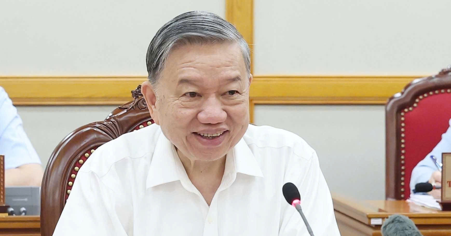 Vietnam to cut over 129,000 civil servant roles after administrative merger