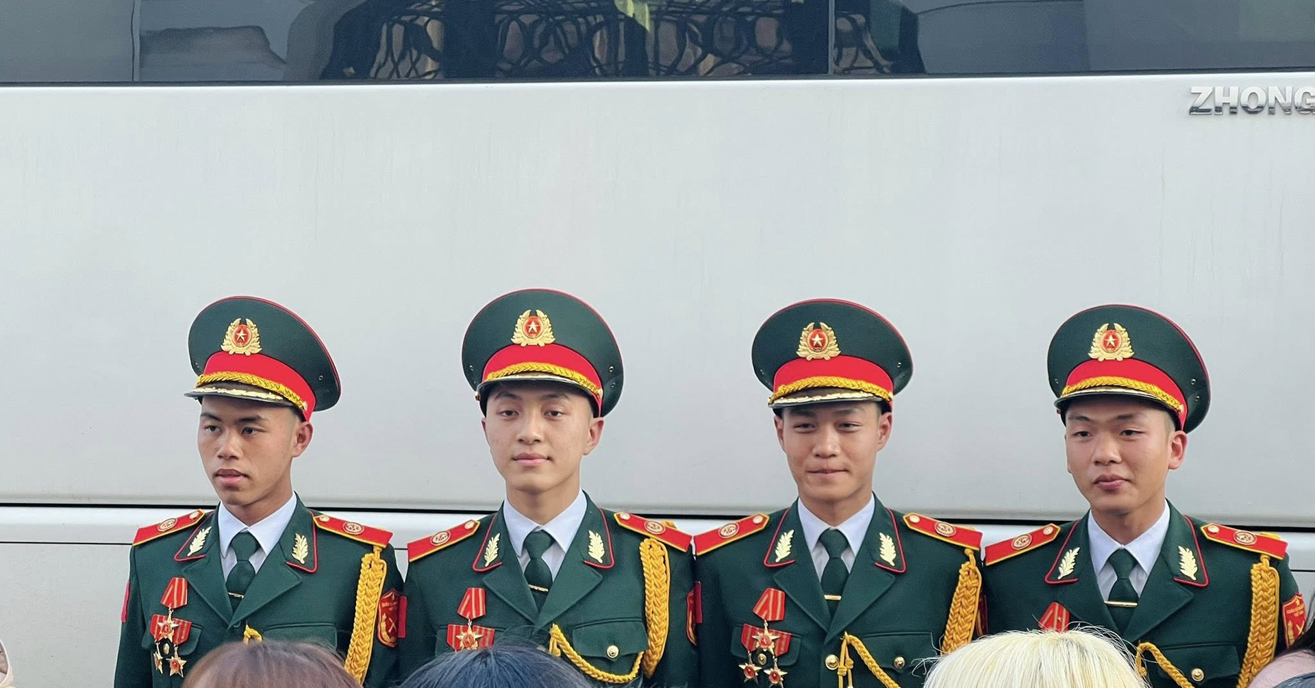 Vietnamese expats in Russia cheer military parade unit at Moscow’s Red Square