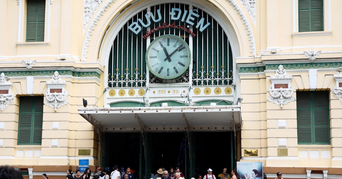 Number of tourists soars during national reunification holidays