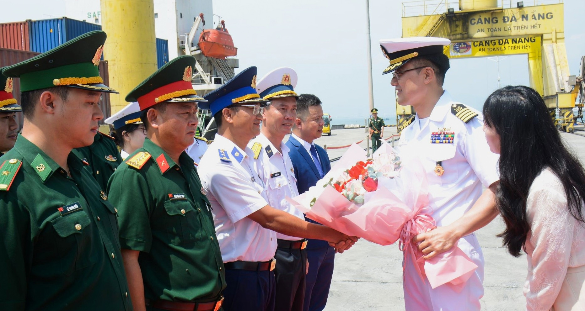 ROKS Kang Gam Chan makes friendly port call to Da Nang