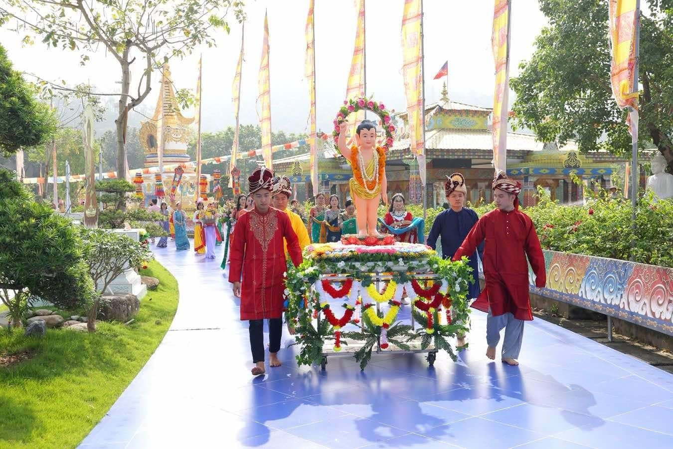 Anh Dai Bao thap 1.jpg
