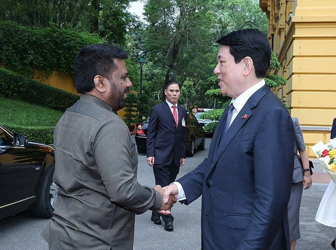 vna-potal-chu-tich-nuoc-chu-tri-le-don-chinh-thuc-tong-thong-sri-lanka-8012795.jpg