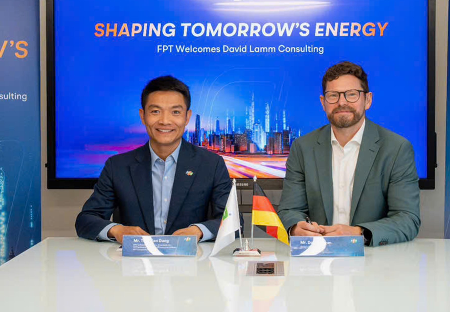 FPT ra nuoc ngoai.jpg