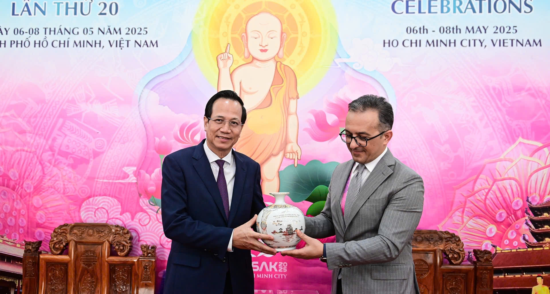 Minister Dao Ngoc Dung urges specific cooperation with Azerbaijan on religion