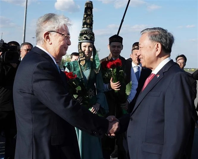 Party leader arrives in Kazakhstan for state visit