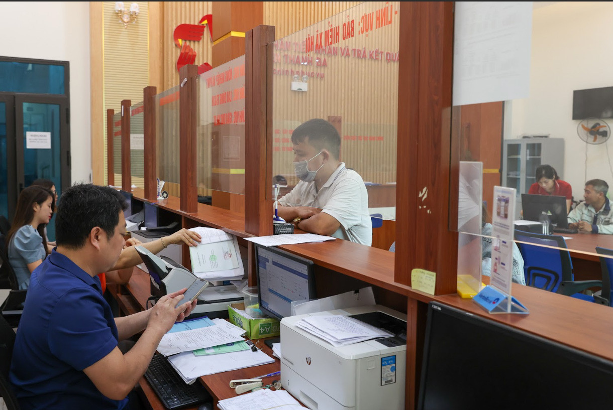 Resignations drop sharply among Vietnam’s civil servants