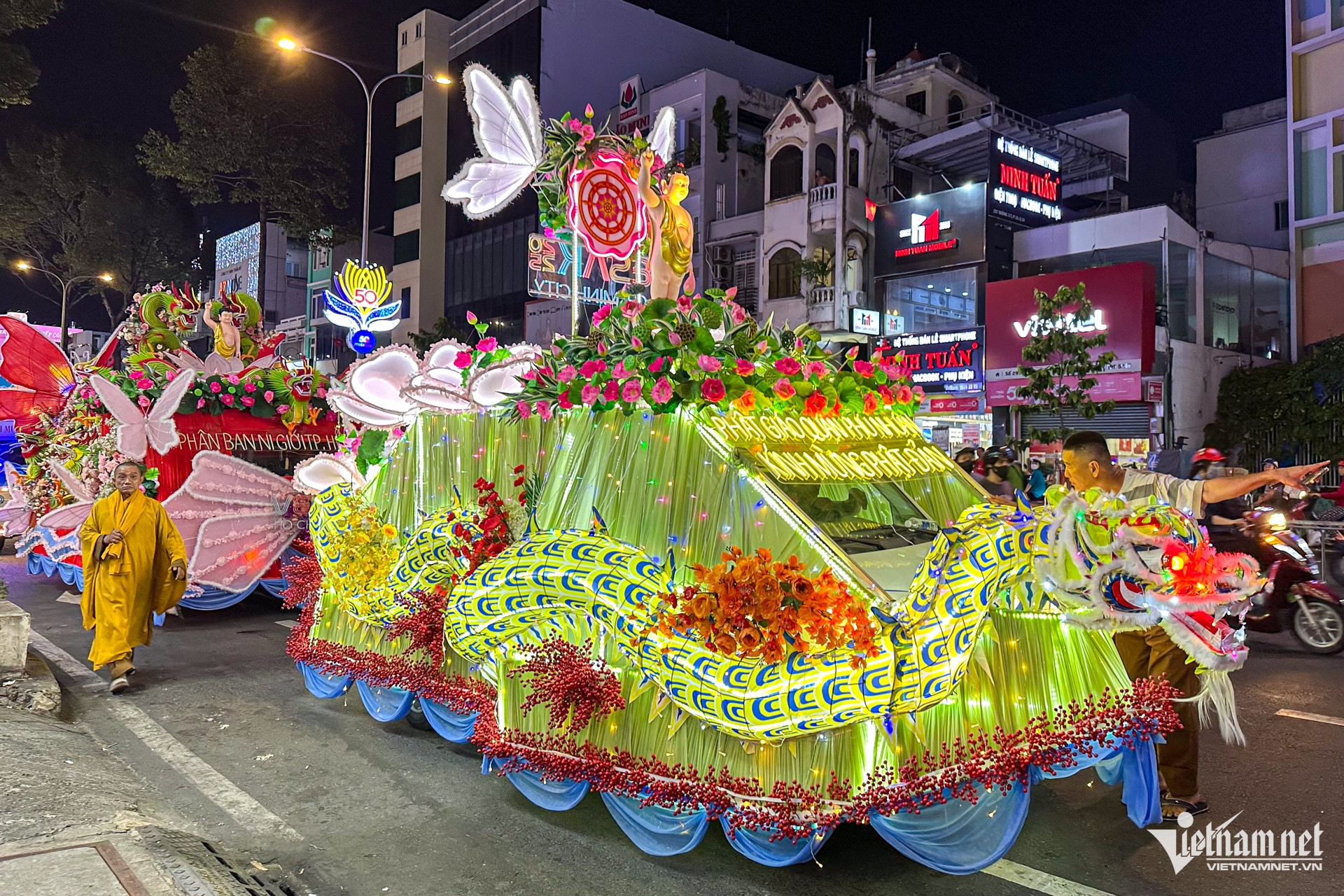 vesak vietnam2.jpg
