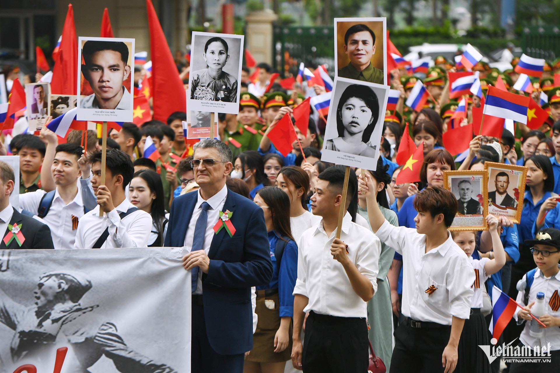 W-doi quan bat tu Viet Nam Nga 16.jpg