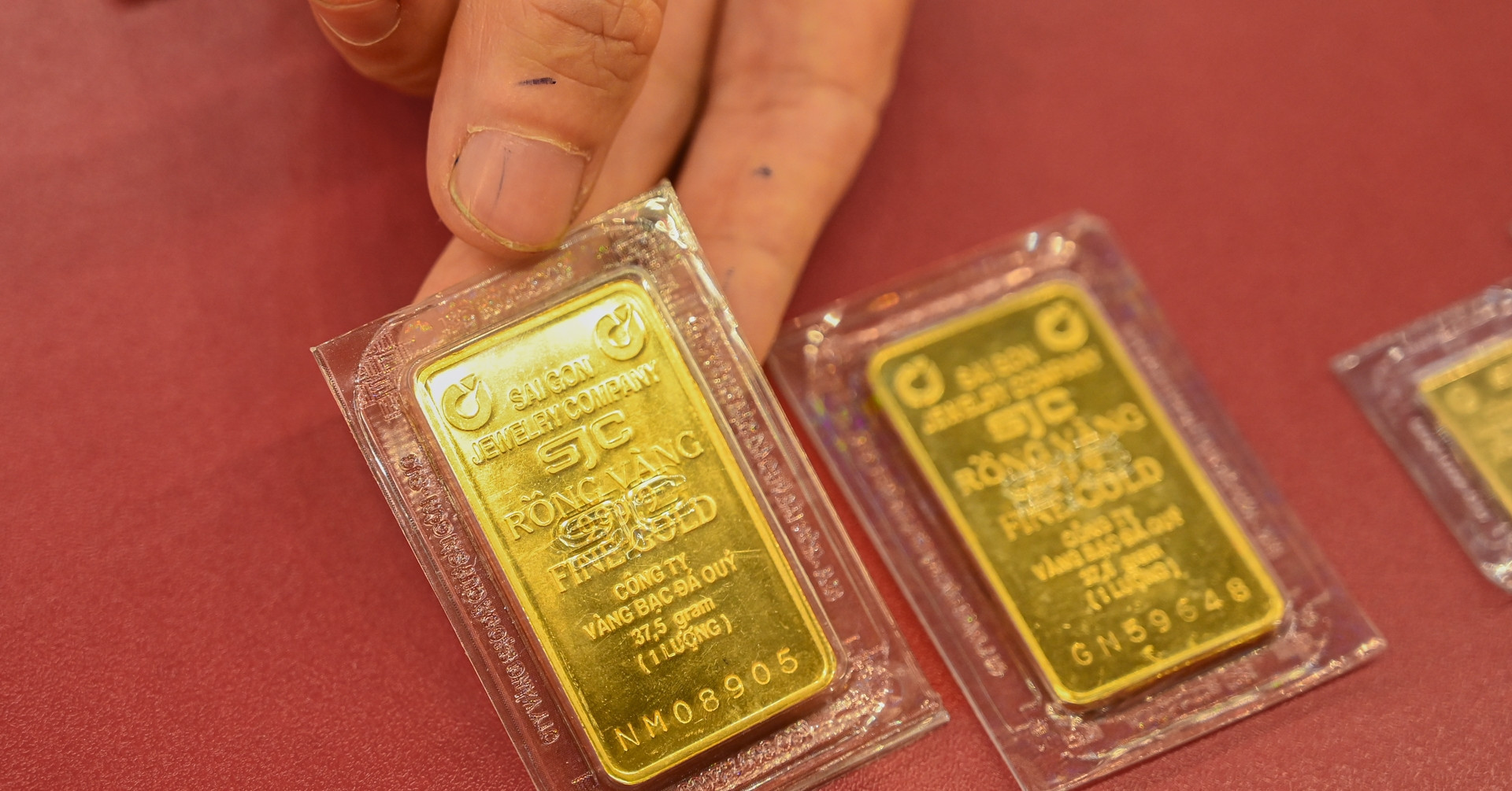 SBV governor: Supply bottlenecks, speculation driving gold price gap