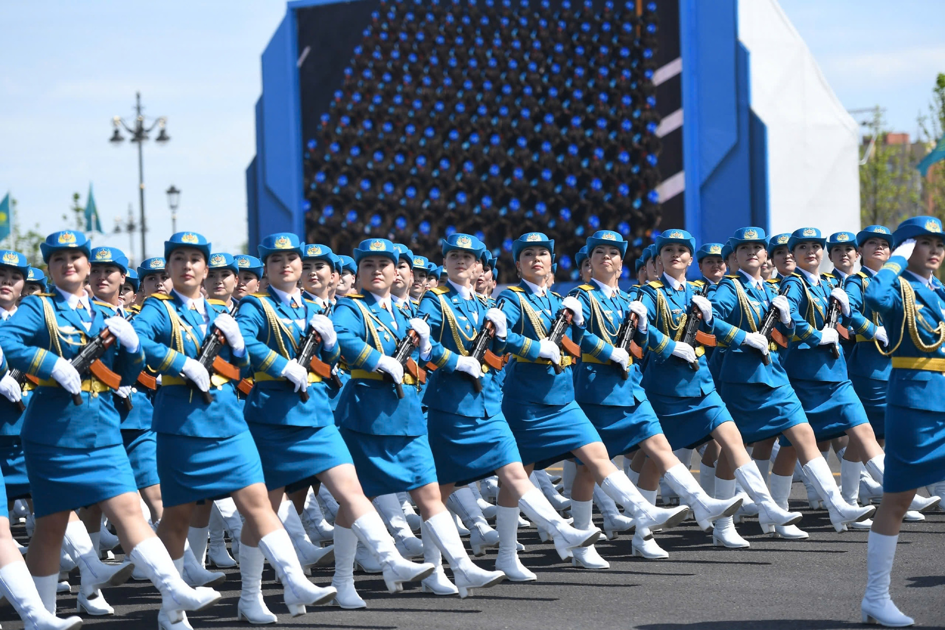 to lam parade6.jpg