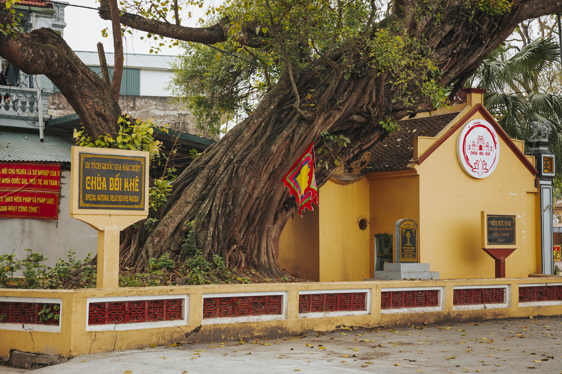 vietnam pagoda.jpg