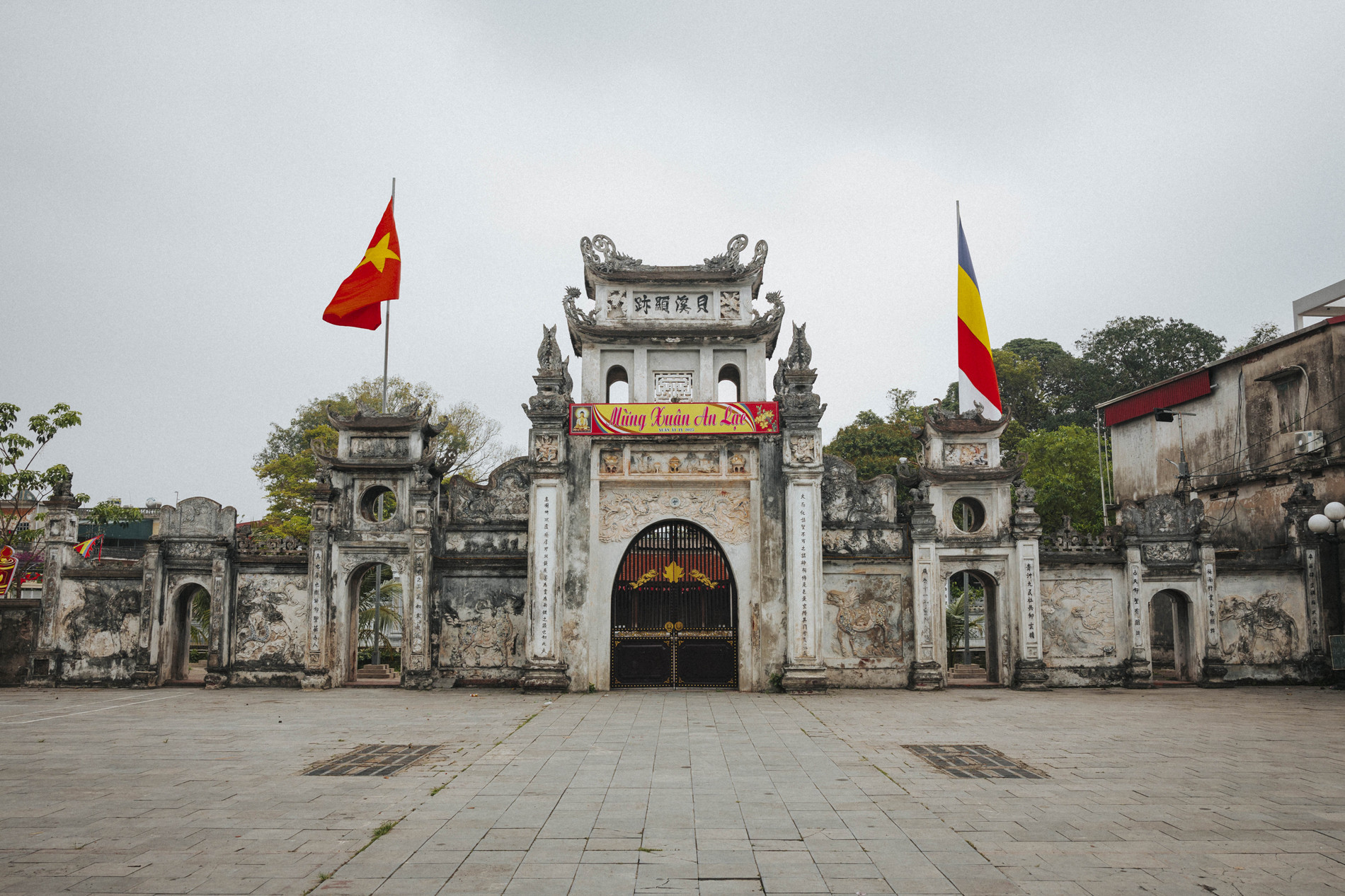 vietnam pagoda1.jpg