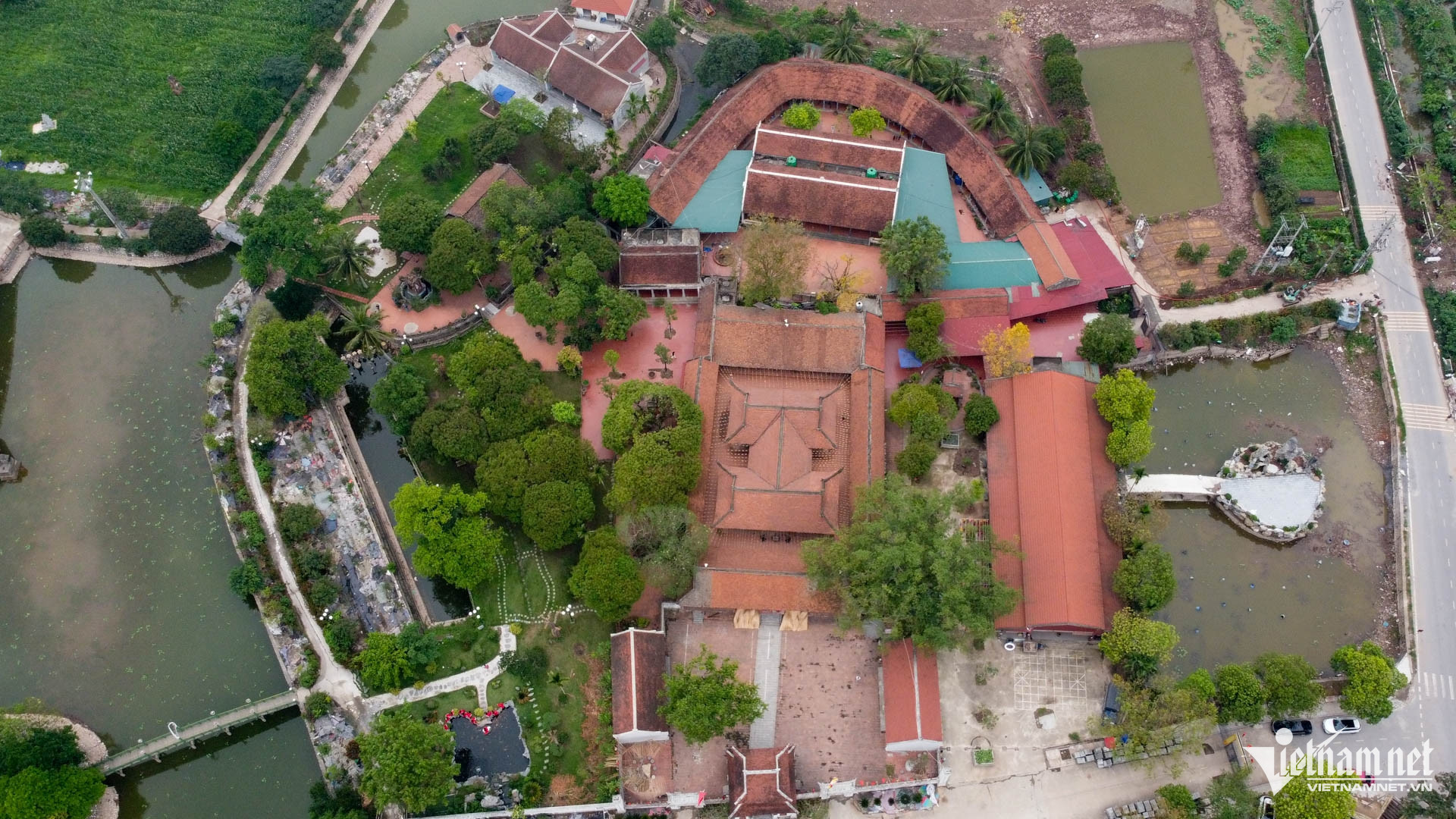 vietnam pagoda10.jpg