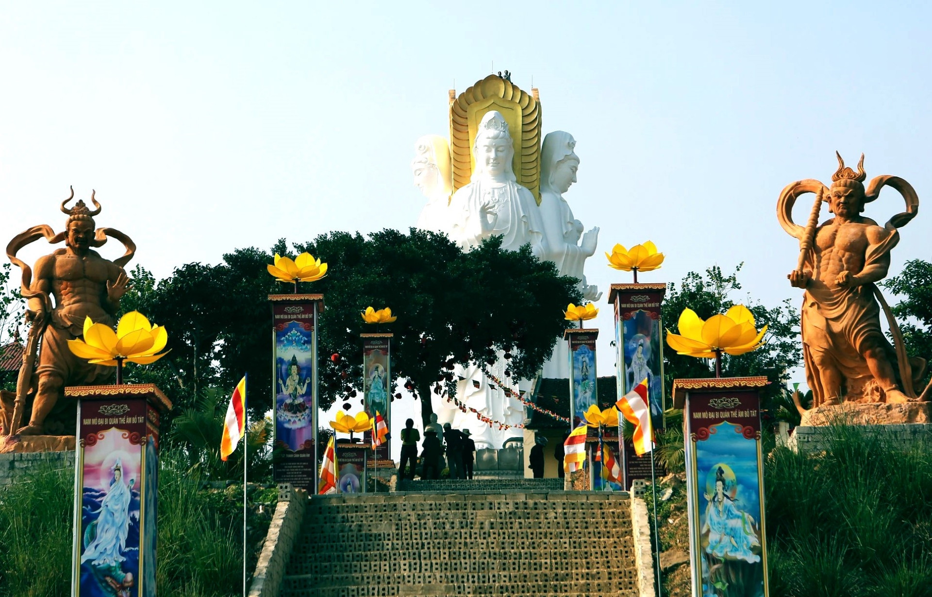 anh 5Độc đáo ngôi chùa có tượng .jpg