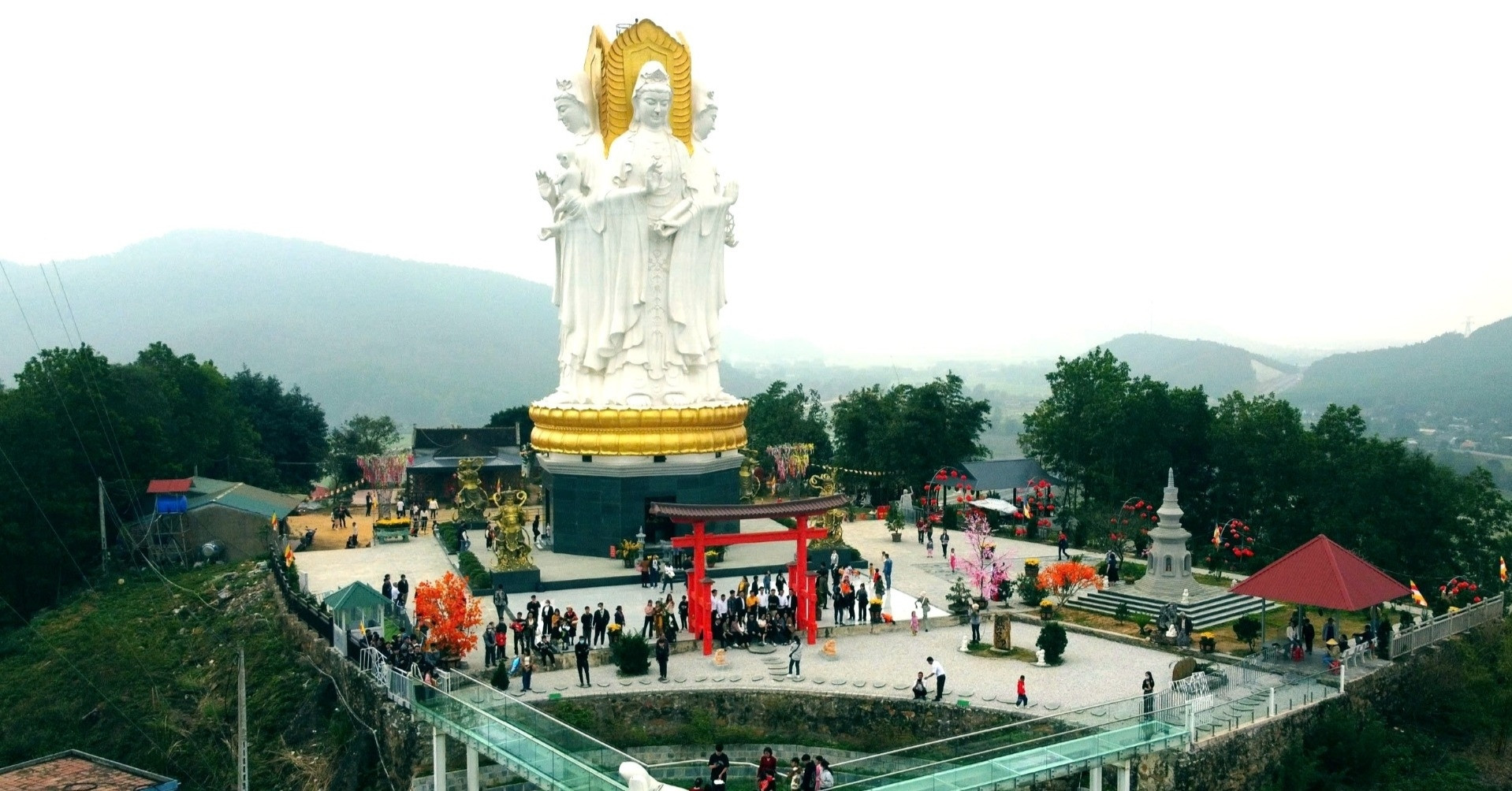Cao Temple unveils towering Avalokitesvara statue on Ma Lim mountain