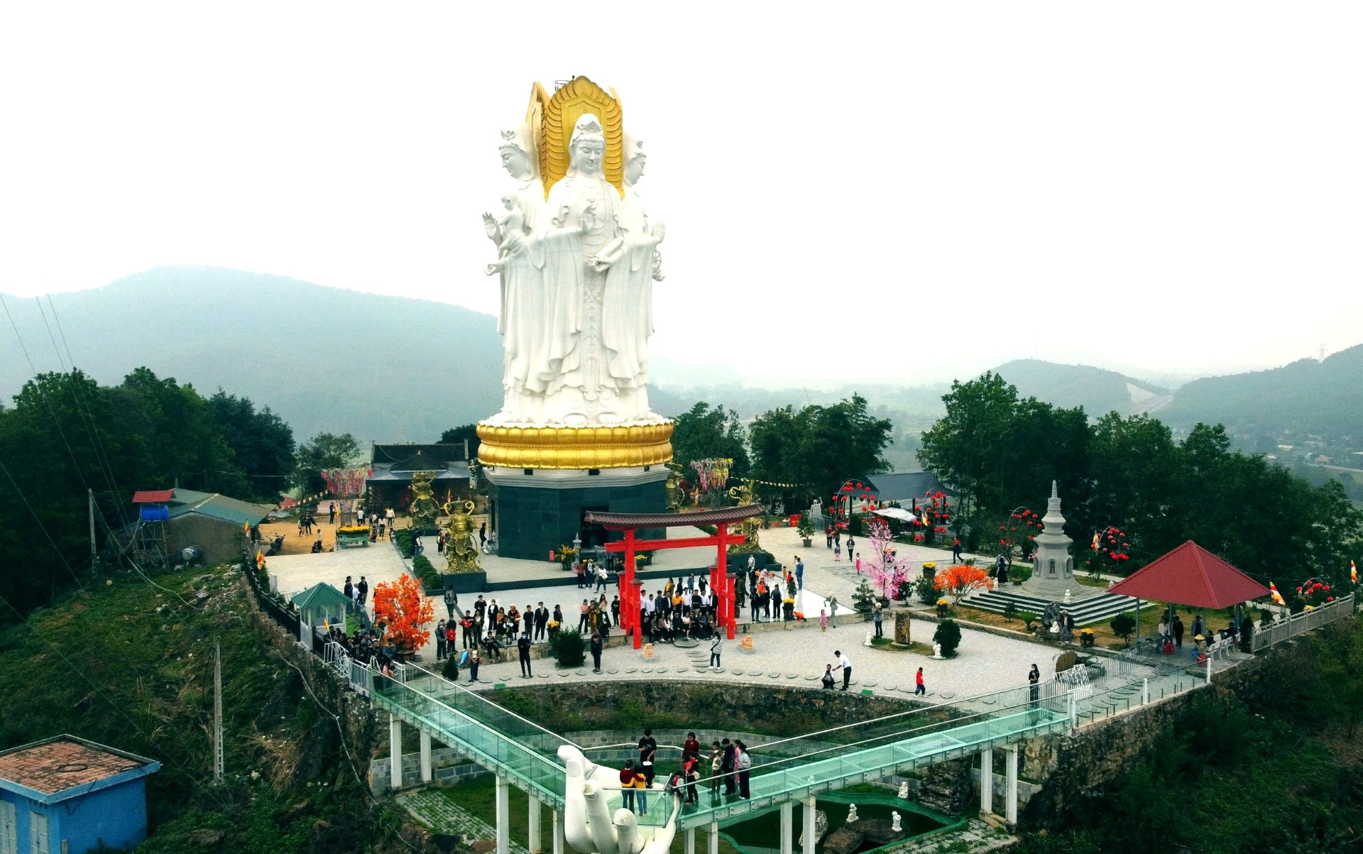 anh 2Độc đáo ngôi chùa có tượng .jpg