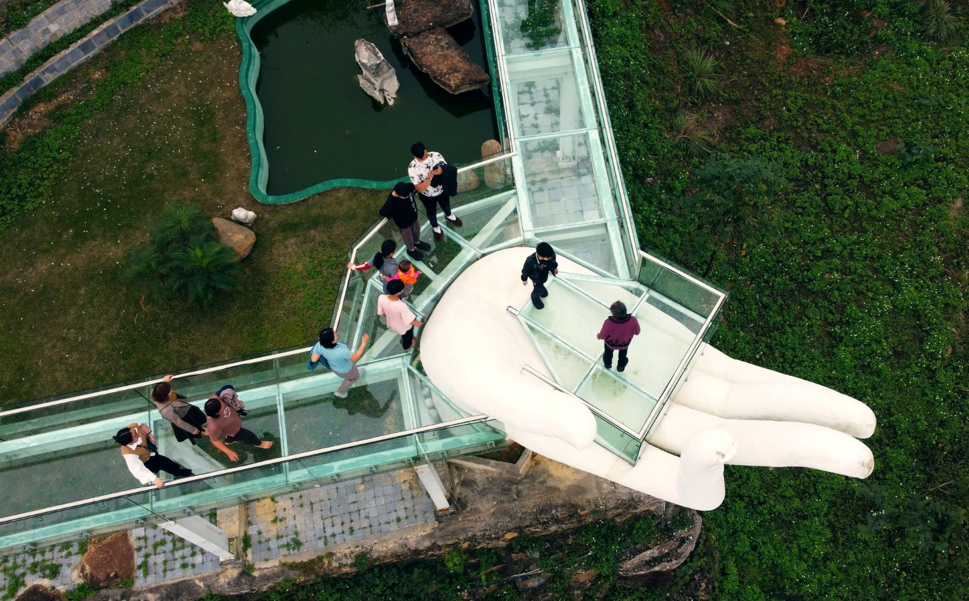 anh 3Độc đáo ngôi chùa có tượng .jpg