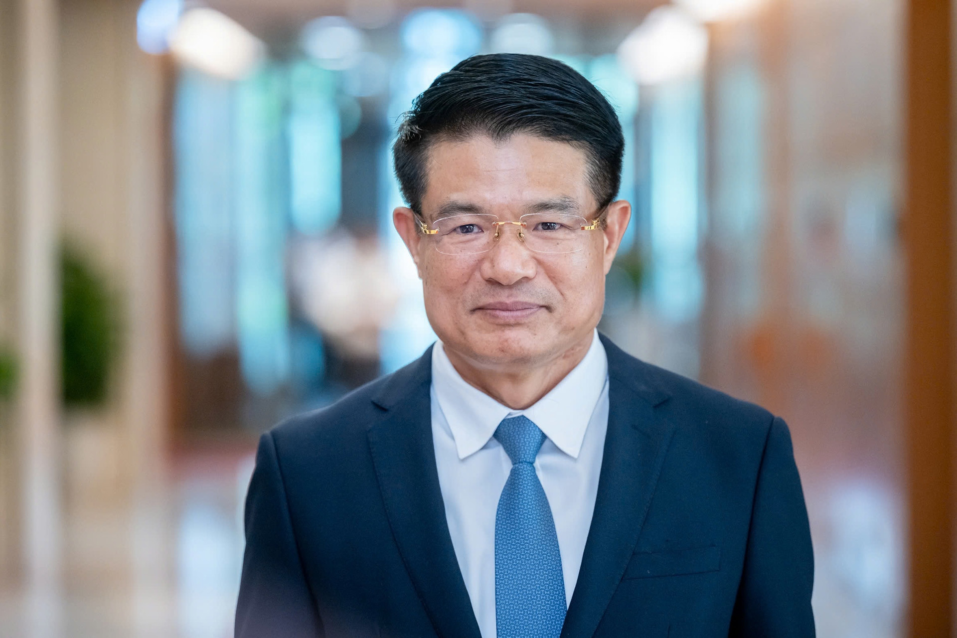 Chief prosecutor describes acts of collusion between officials and businesses