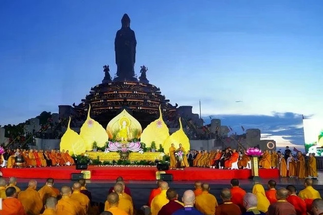 Shakyamuni Buddha’s sacred Śarīra enshrined in Ba Den Mountain