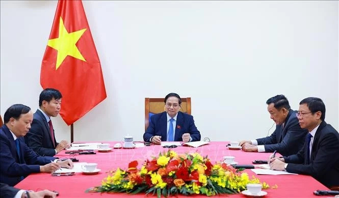 Vietnamese, Singaporean PMs discuss strengthening partnership