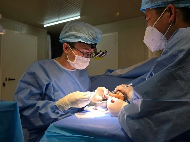 VN medical team in South Sudan saves nearly severed finger in complex surgery