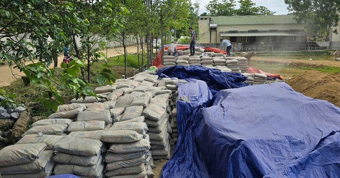 Cement for rural roads spoiled in rain, commune chief arrested
