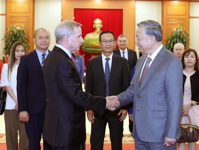 chu-tich-quan-tri.jpg