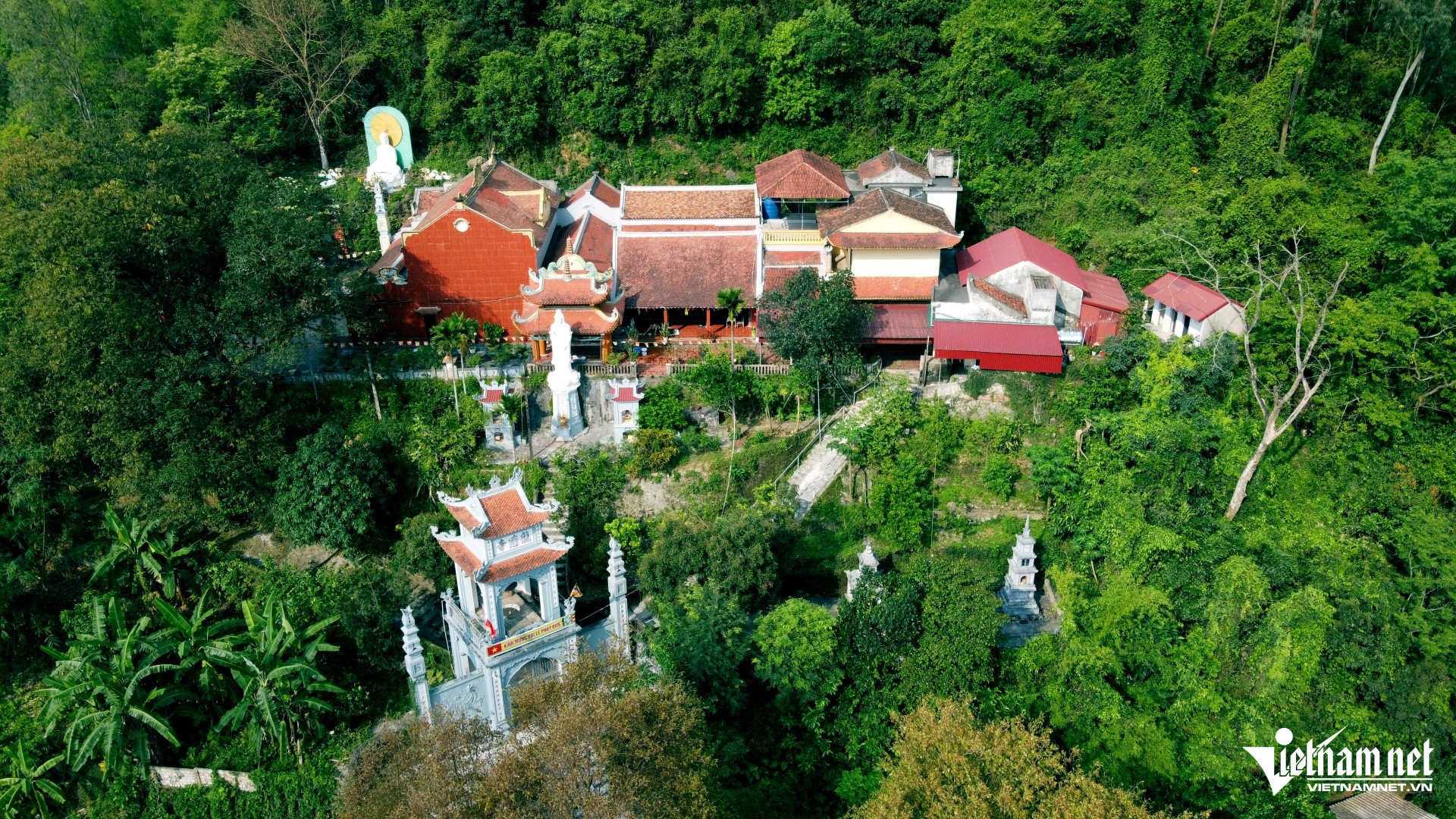 W-a1Ngôi chùa nghìn năm tuổi.JPG.jpg