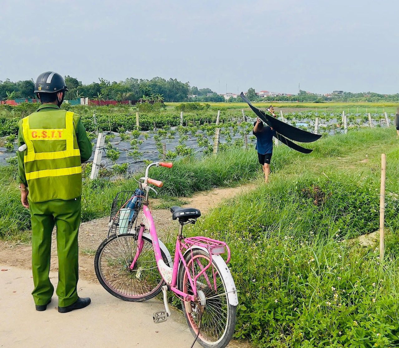 tha dieu san bay Noi bai