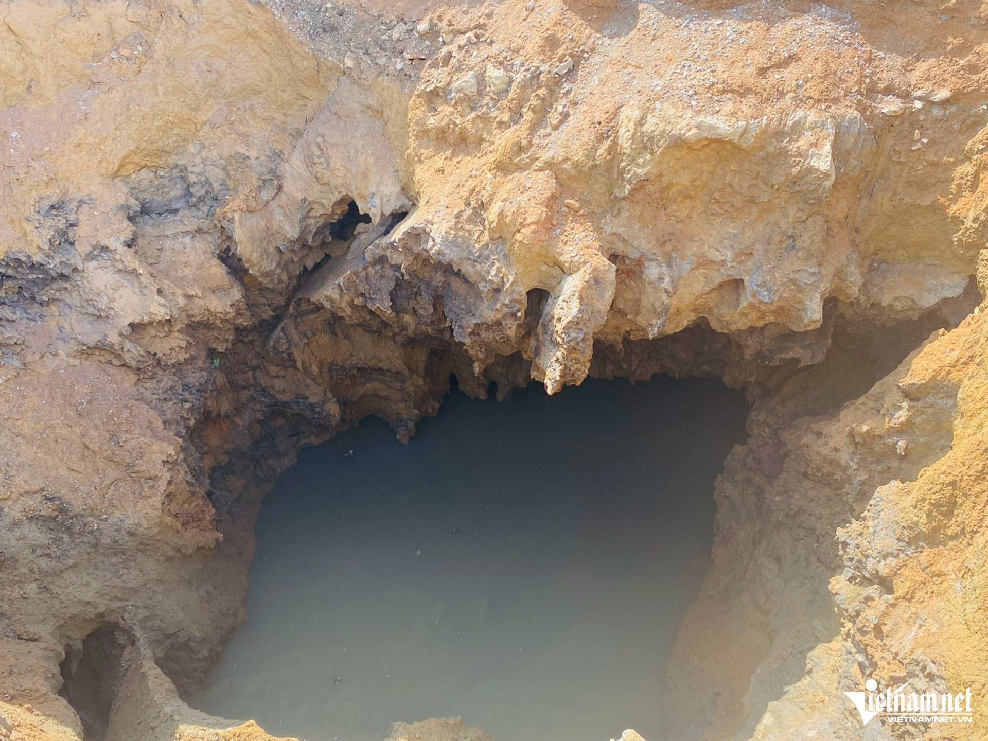 W-Hố tử thần Bắc Kạn ngày 29.JPG.jpg