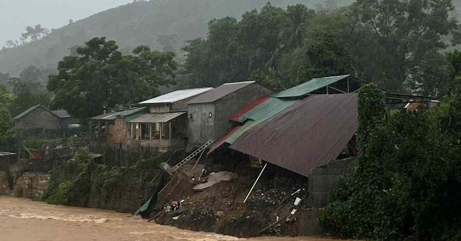 Storm-triggered landslide topples house, floods crops in Quang Tri