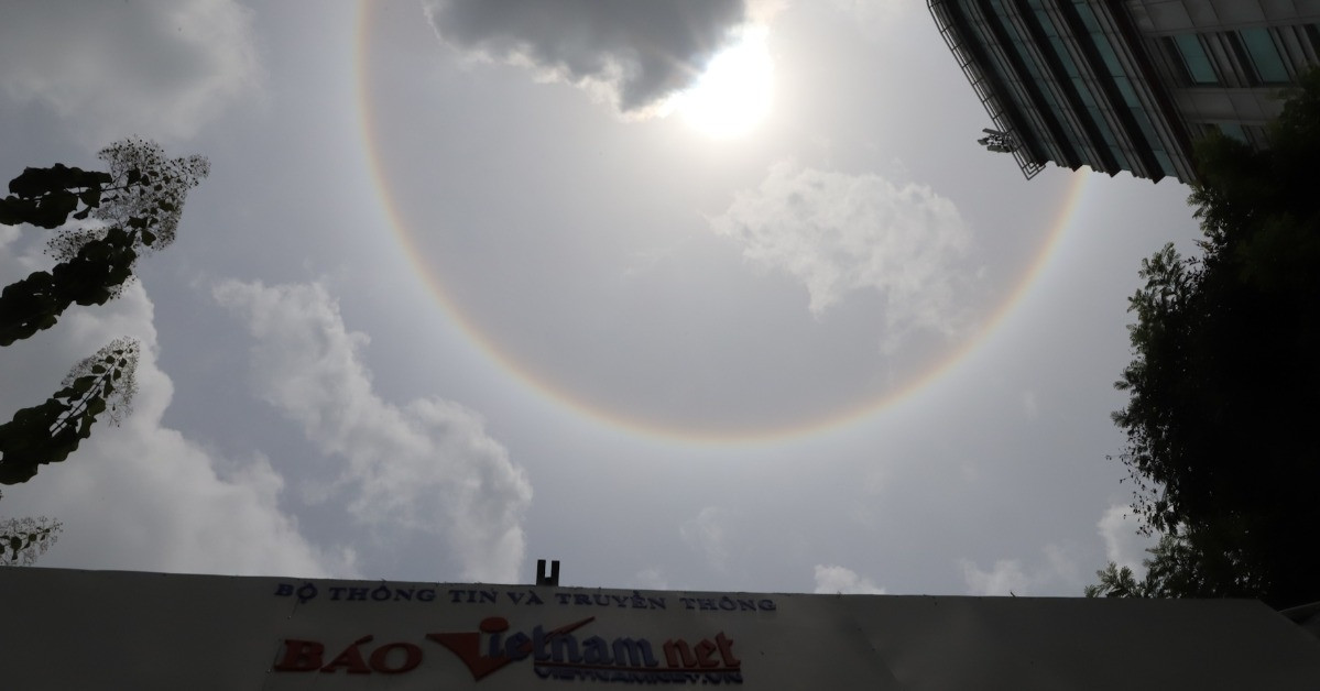 Rainbow-colored sun halo appears in HCM City skies