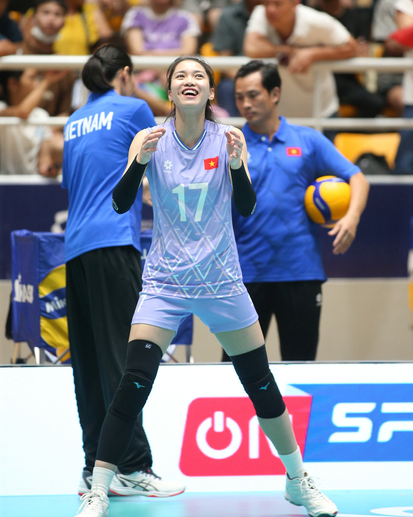 bong chuyen chau a 4.JPG