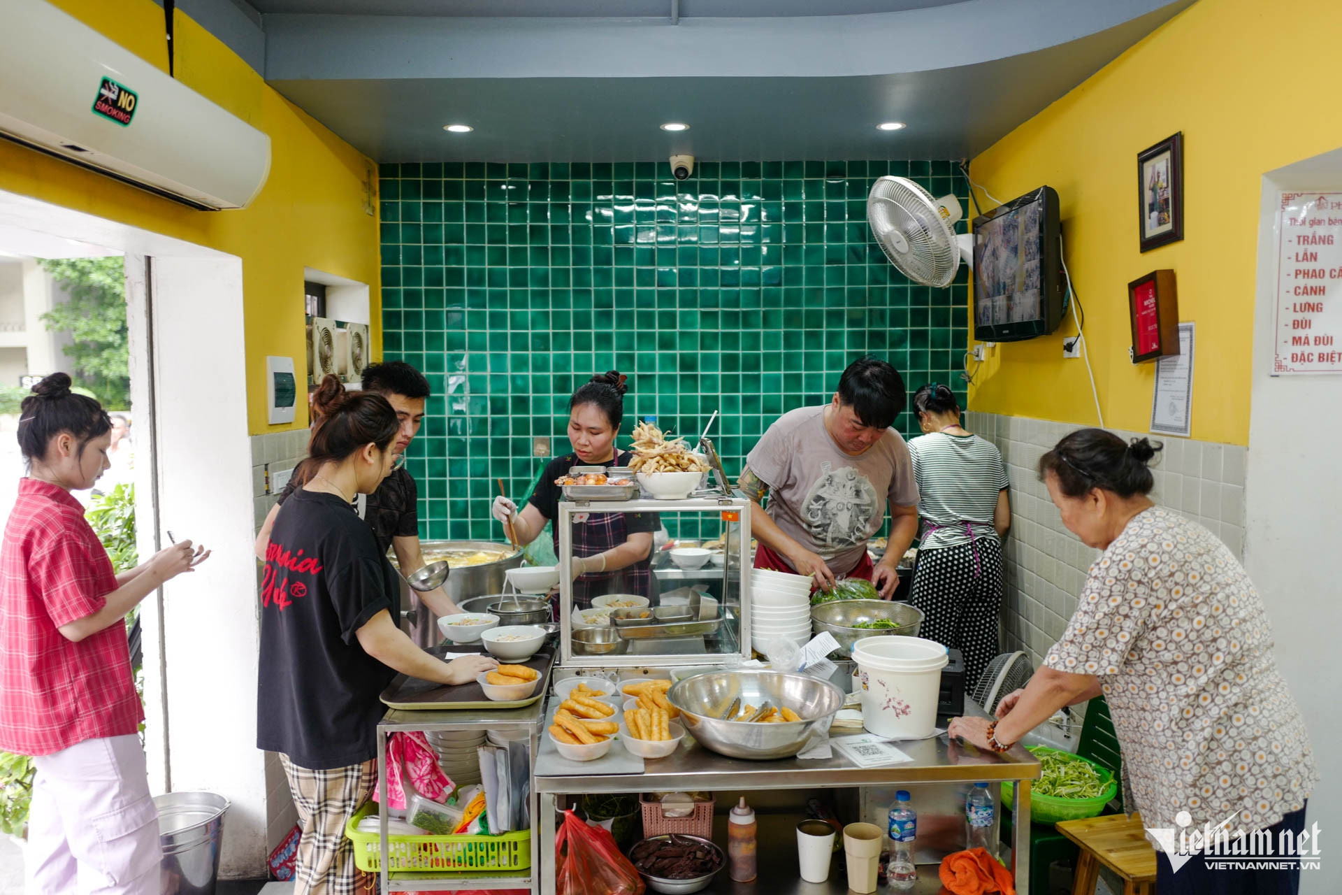 hanoi pho shop6.jpg
