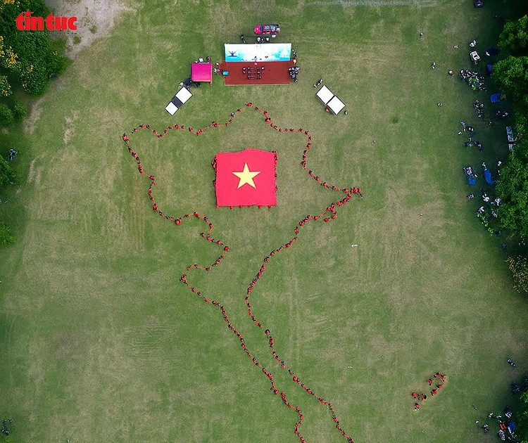 Over 1,000 yoga practitioners of Hanoi celebrate International Yoga Day 2025