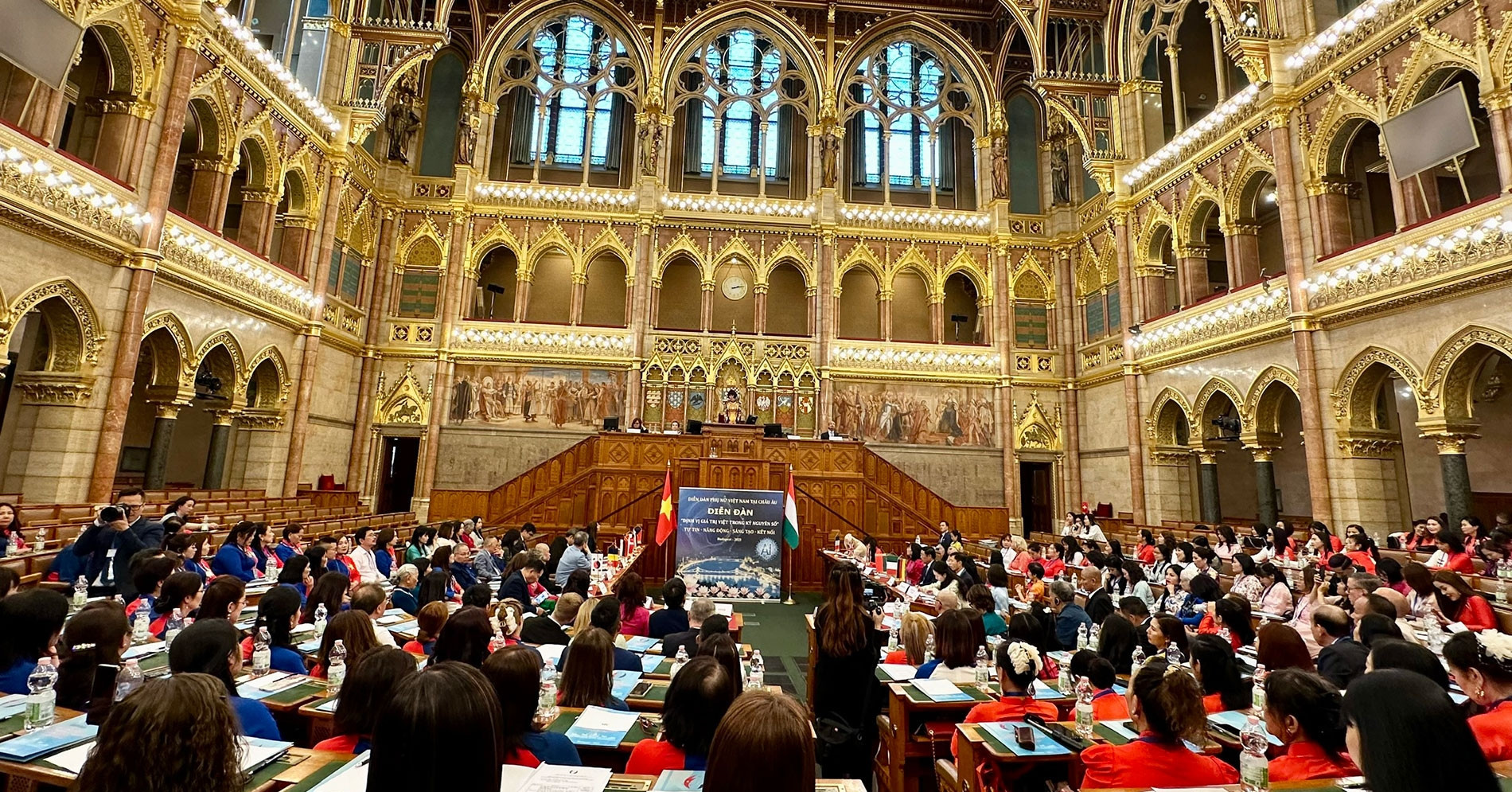 Vietnamese women abroad unite to affirm cultural values in digital era